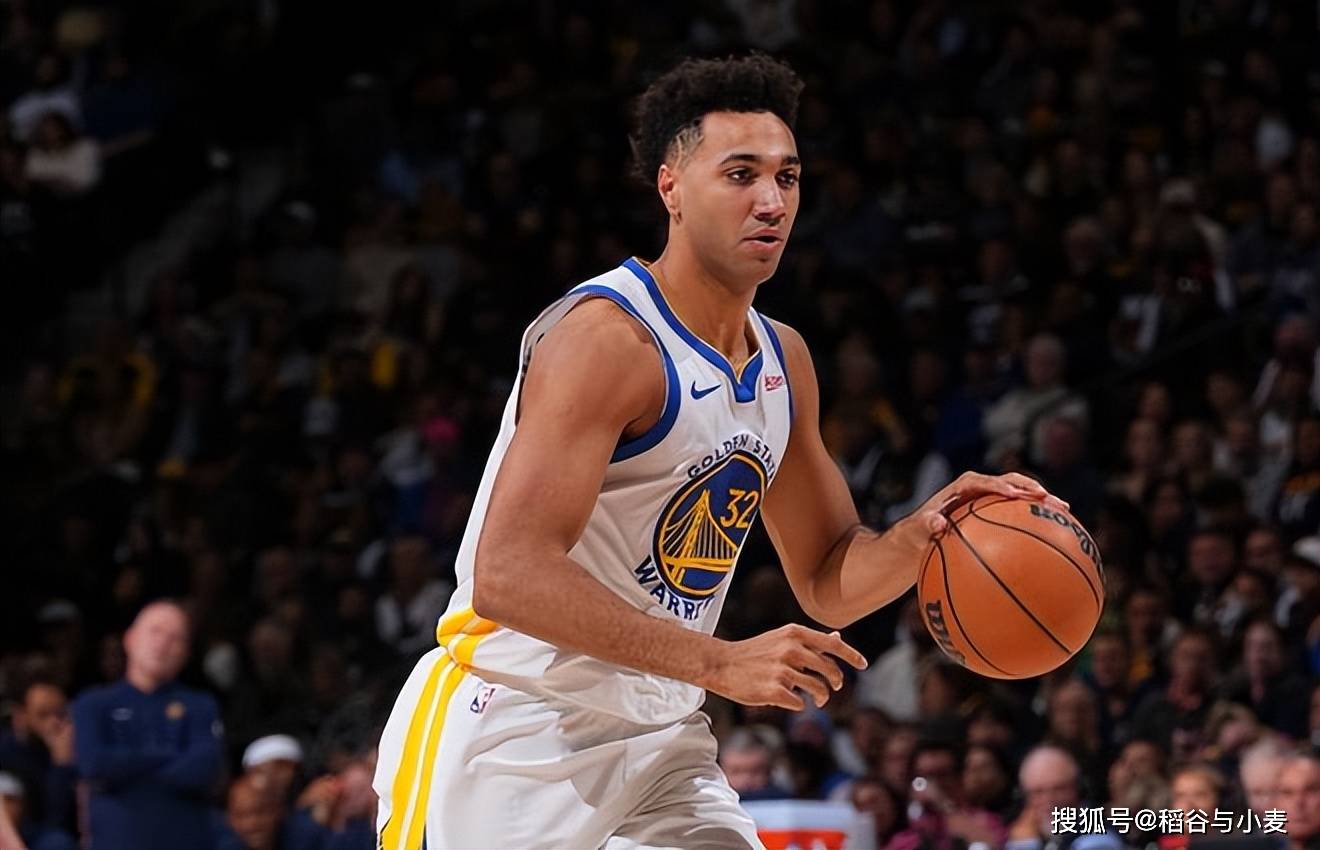 本场比赛中,戴维斯全场出场18分13秒,投篮3中2,罚球5中4,得到了8分2