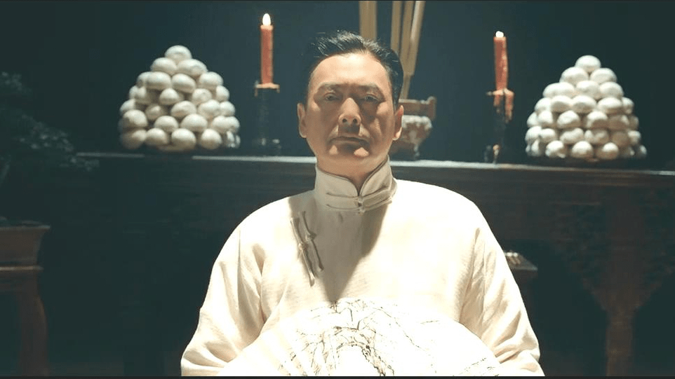 此后,洪寿亭开始退居二线,成大器正式成为了上海滩大亨.
