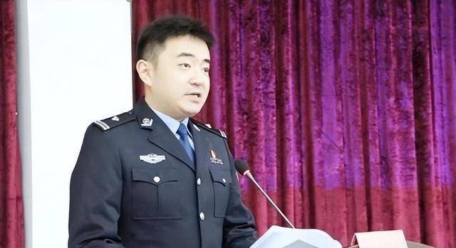 纪实:任长霞牺牲后,丈夫随她而去,如今唯一儿子主动要求当片警_卫辰尧