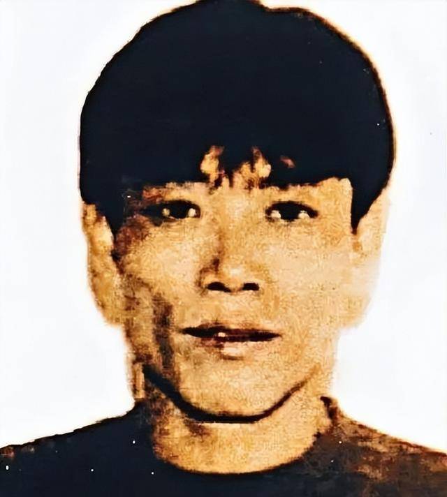 2003年,季炳雄逃亡17年,悬赏200万全球通缉,却只判了24年_香港_陈虎钜