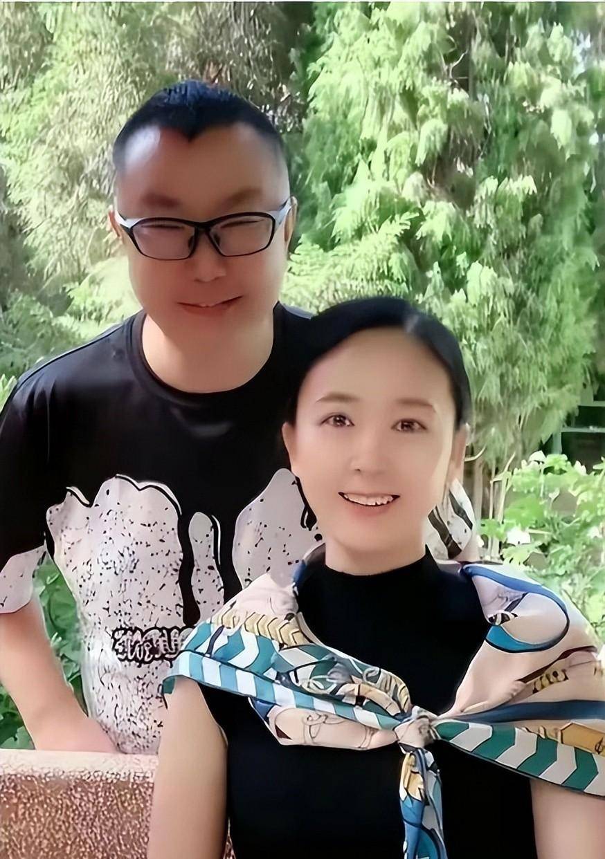 尹相杰和小16岁老婆挣钱了!