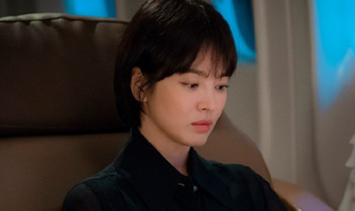 中年发福的宋慧乔终于又瘦回来了,网友称起码年轻了10岁_哑铃_照片