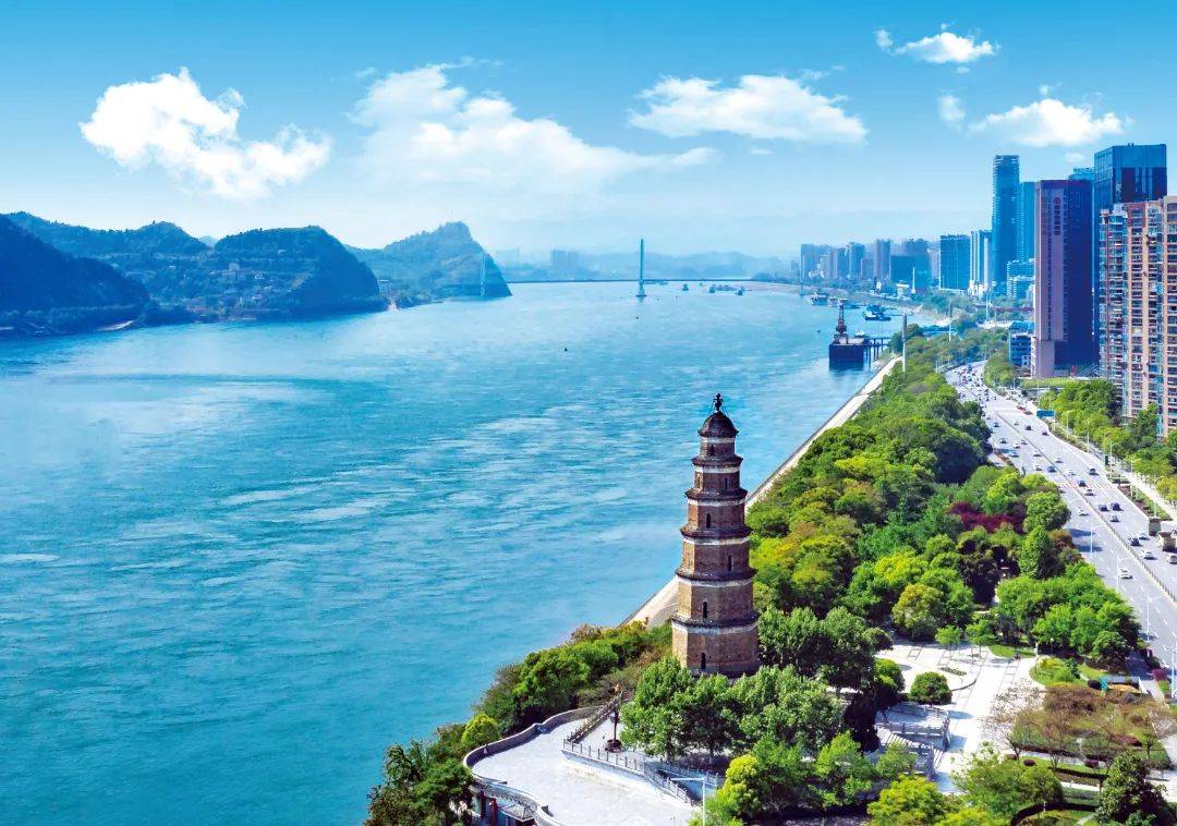 宜昌江景近日,笔者走访了宜昌最具影响力的租车公司,旅游定制化公司