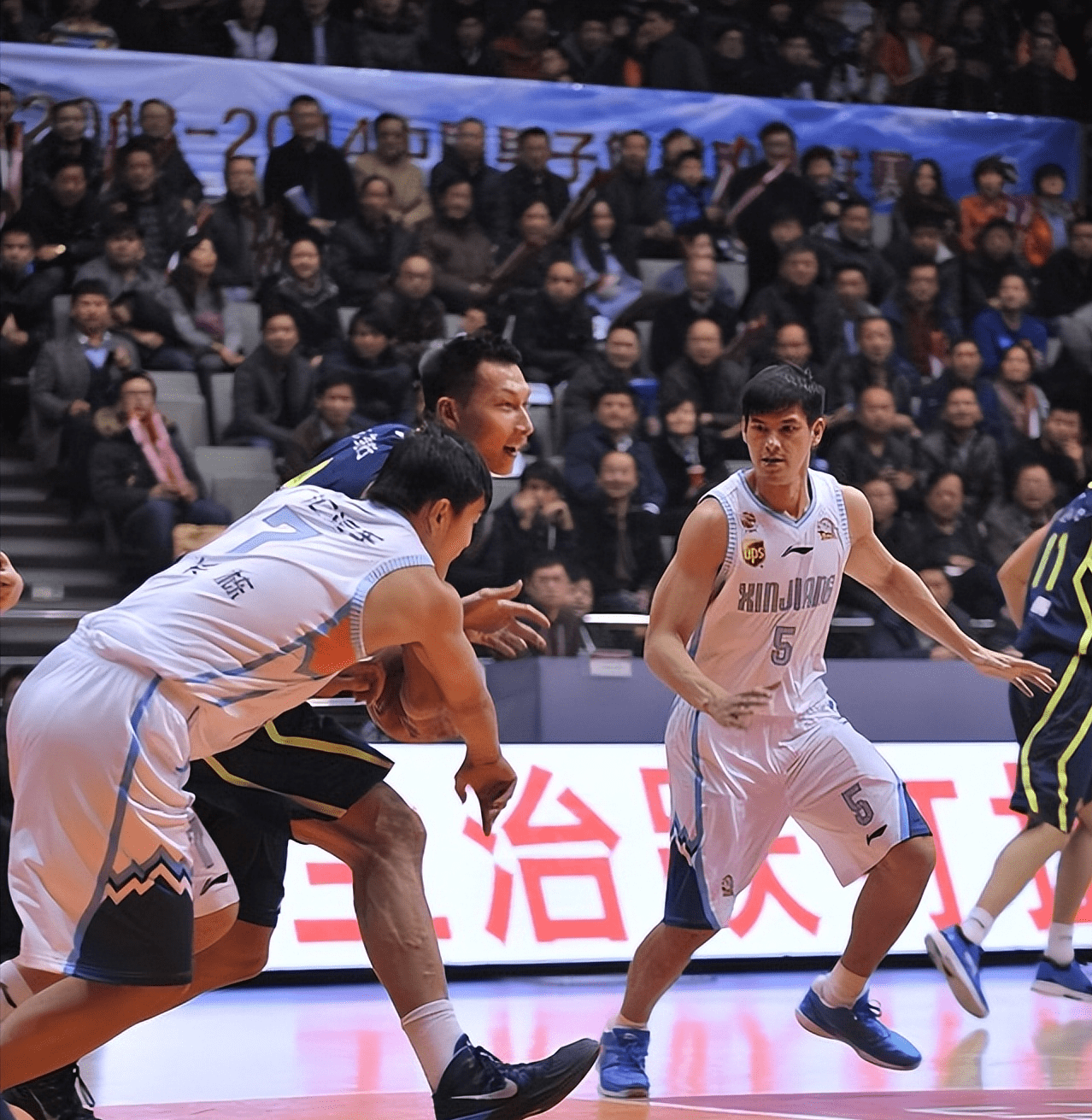 第一例,前cba名将出轨女粉被禁赛15场,见面半小时发生亲密关系_杨敬敏