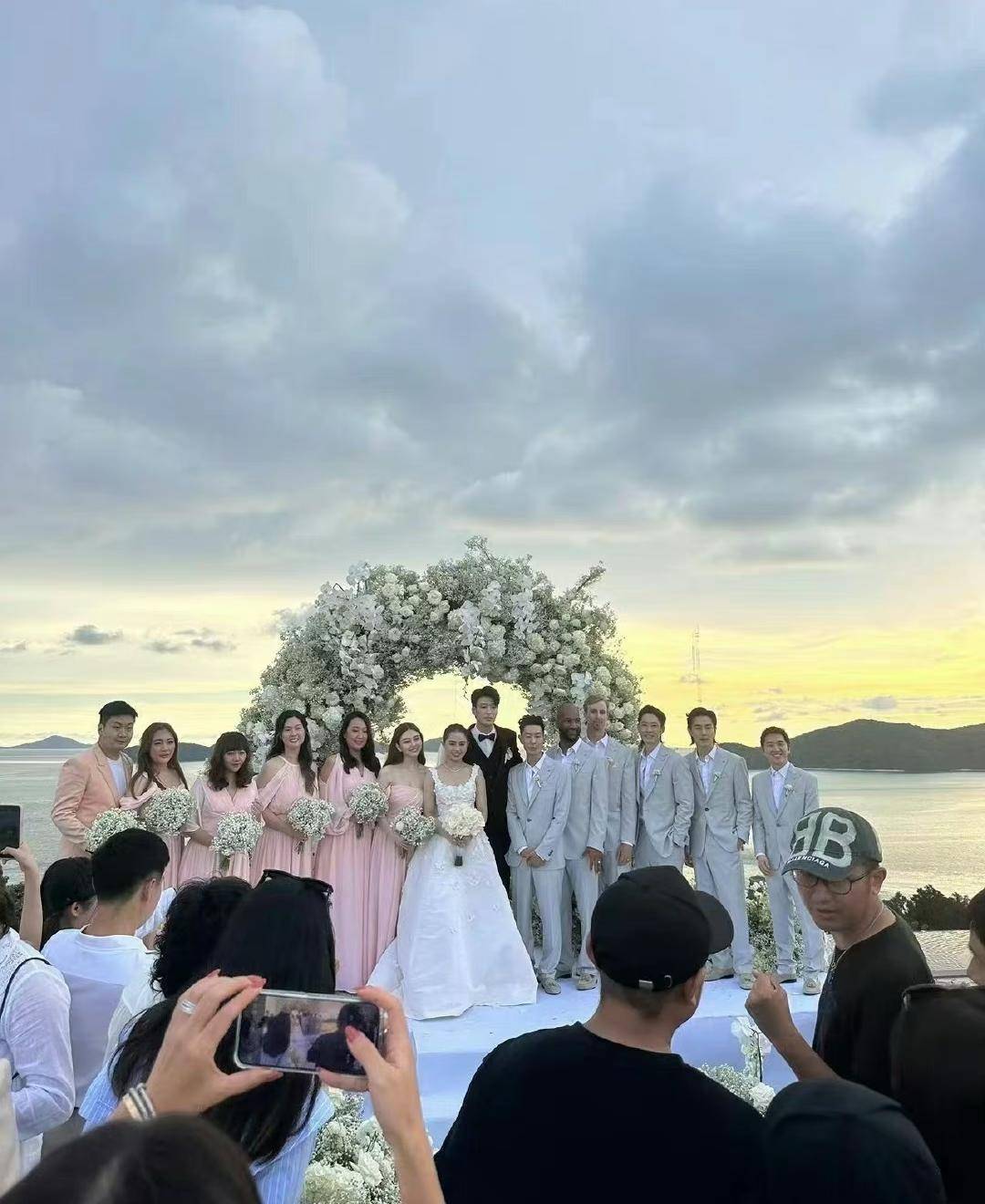 35岁李铢衔婚礼现场曝光,李承铉吴建豪挽手出场,莫文蔚孟佳受邀出席