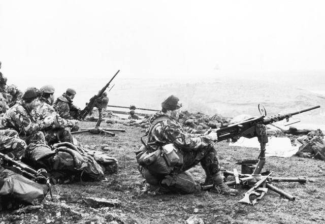 苏伊士运河战争中,老美出卖了英国,马岛战争时为何又支持英国_阿根廷