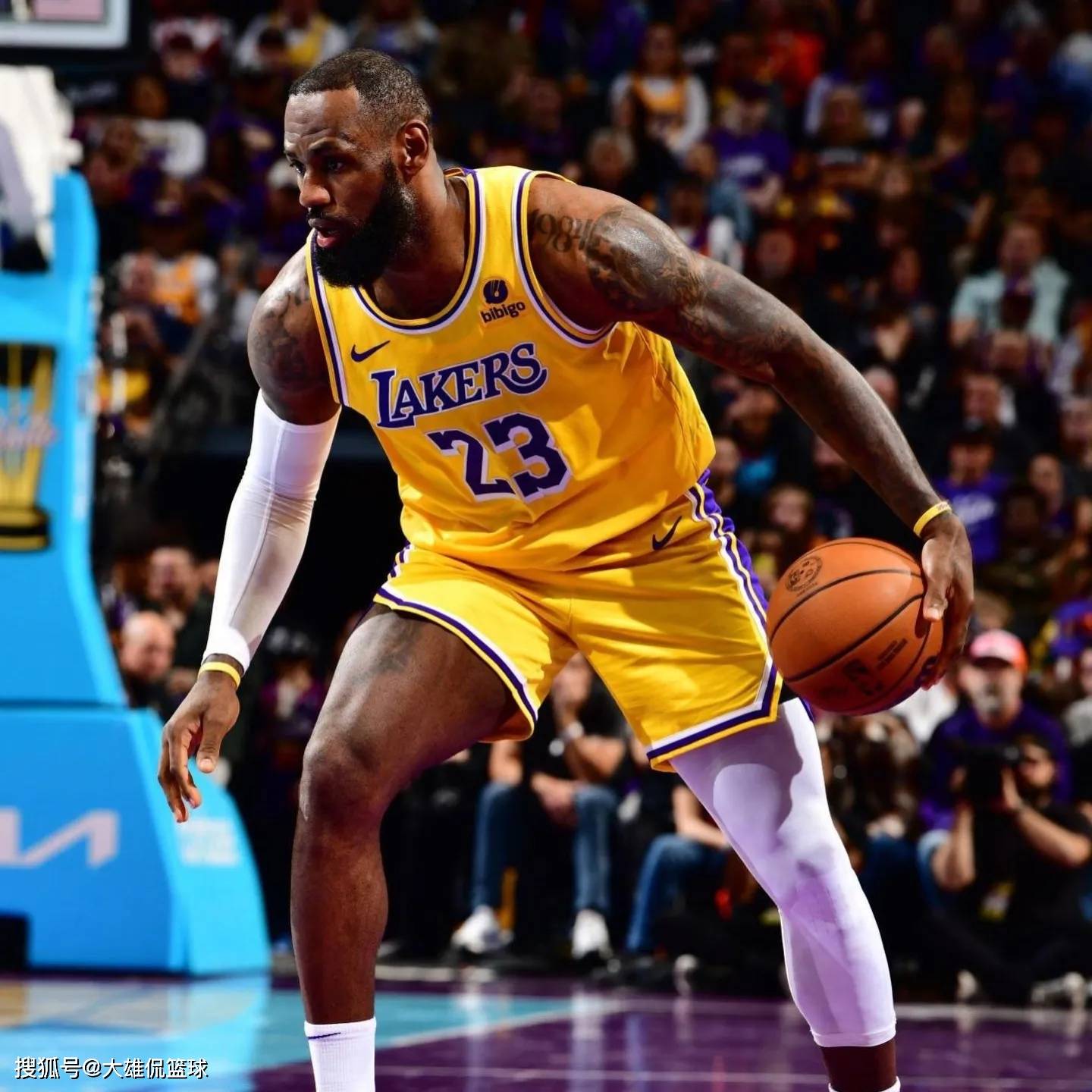 詹姆斯带队双杀太阳,为50万美元而战,不懂球的人才吐槽我传球_比赛