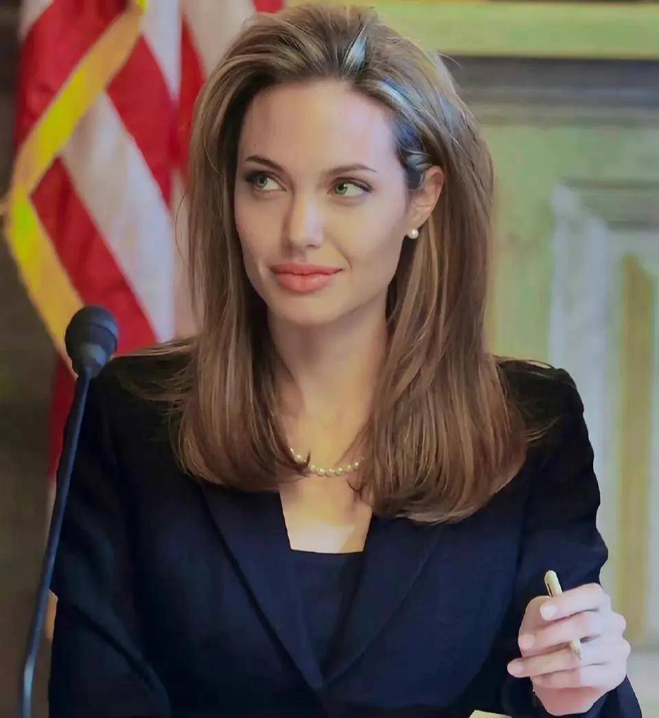 国际巨星安吉丽娜 .朱莉怒斥巴以发声,评论区沦陷_问题_社会_冲突