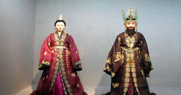 所以古代的高句丽人在婚丧上和日本人很接近,渤海国则是靺鞨遗风,而