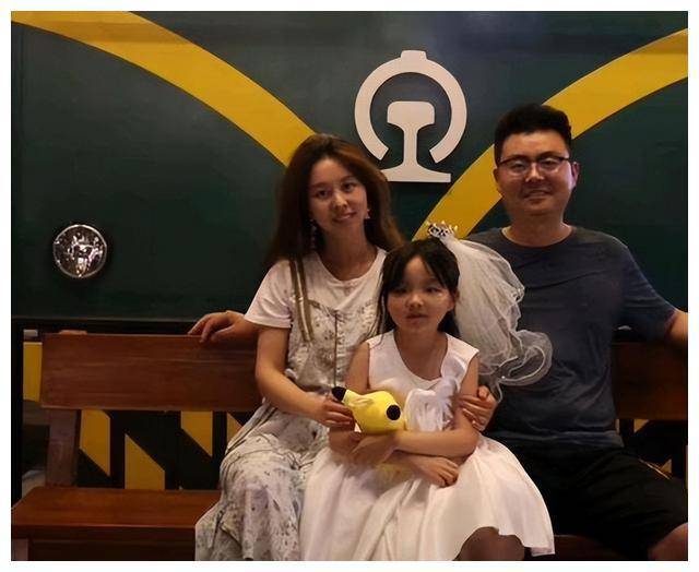 许敏直播2万人豪礼刷不停,田静遭冷落:婆媳关系恶化,生活混乱_人气