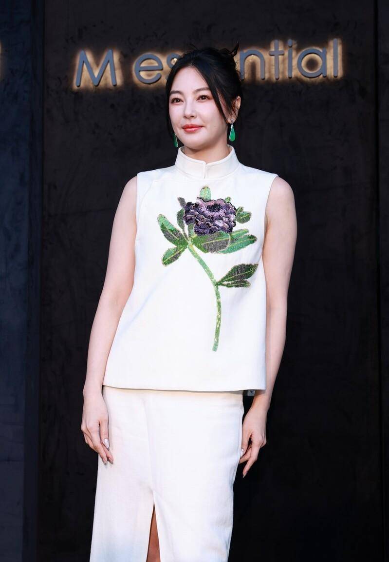 传承经典,张雨绮亮相m essential上海展会,展现新中式时尚之美_中国