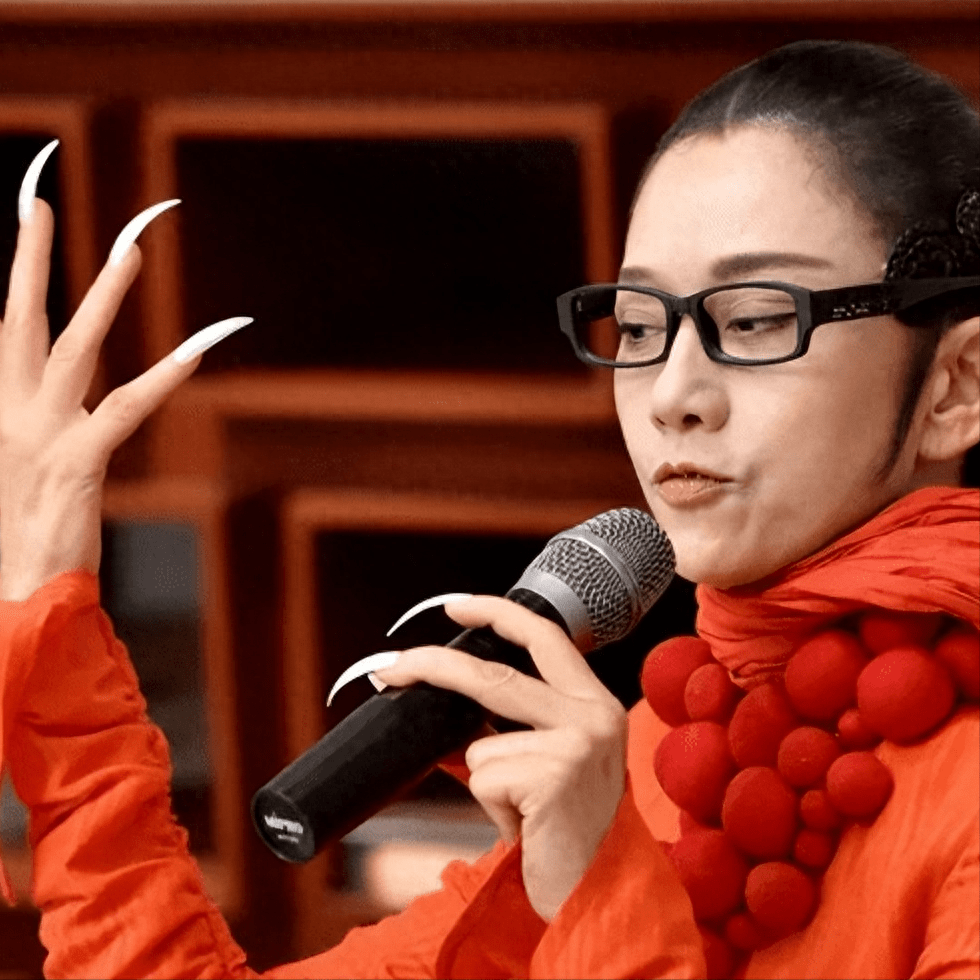 "人间异类"杨丽萍:20年不吃米饭,靠助理洗澡,生活现状揭秘!