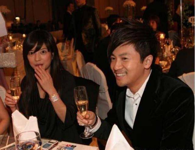 苏有朋为何与赵薇分手 隐藏20年,赵薇终于公开与苏有朋的恋情_黄有龙