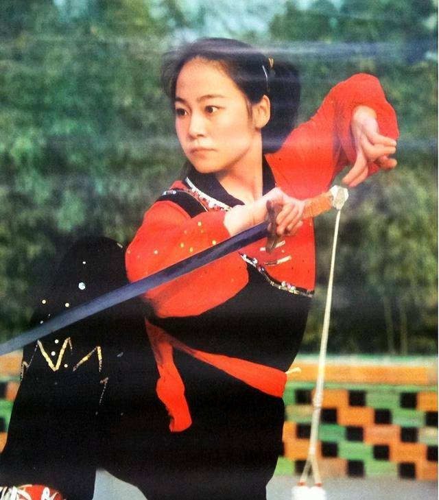 和她拍武打戏都是真打,24岁演《武林志》走红,她就是戈春艳_八卦掌