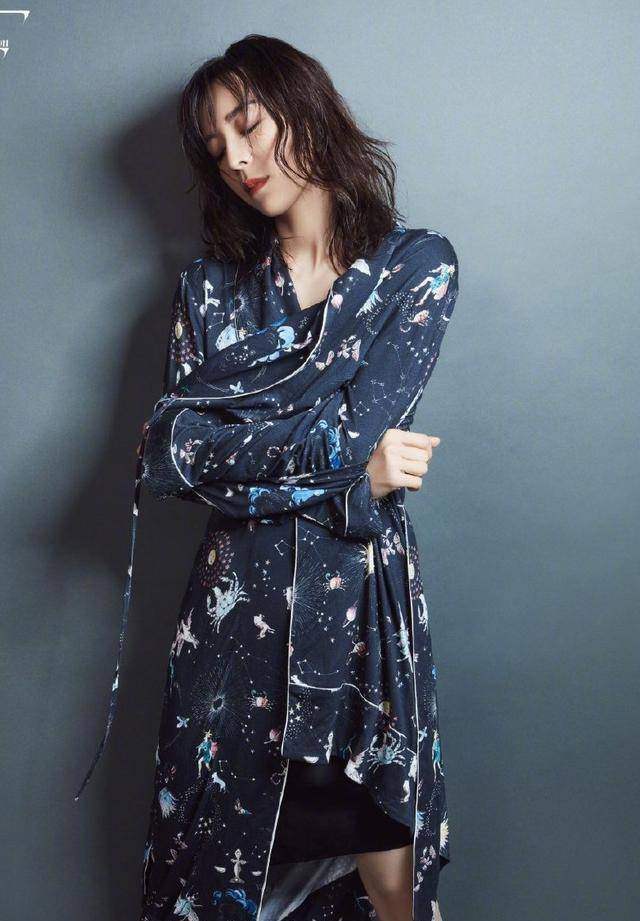 张静初只是换了款发型,气质全无秒变成土大妈,是换了发型师吗_造型_齐