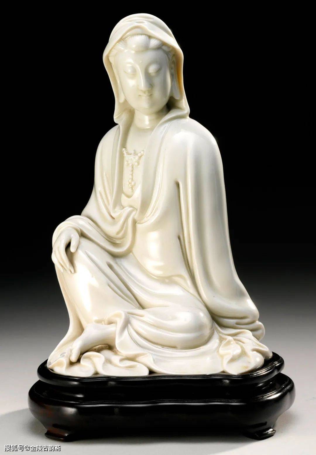 最美中国白”拍出1633万天价，国宝级德化白瓷观音坐像赏析_搜狐网