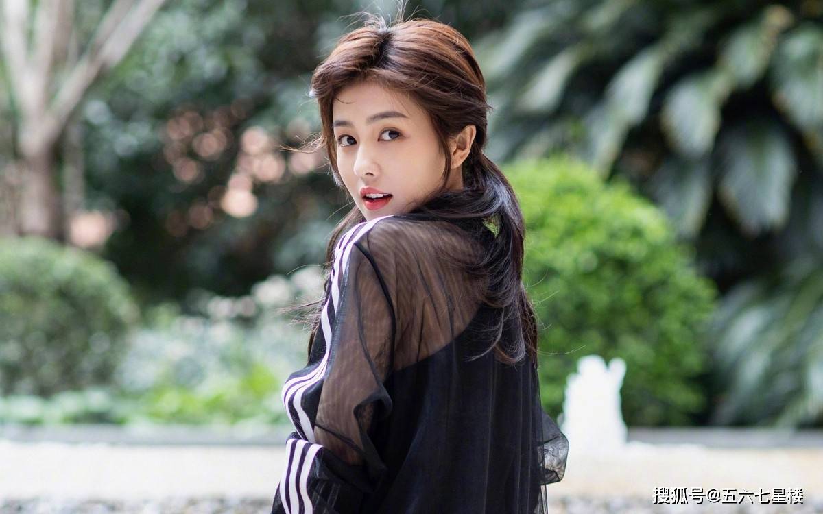 白鹿古装照片俏皮可爱,那顶级的颜值让人无法抵挡!_粉色_魅力_大片