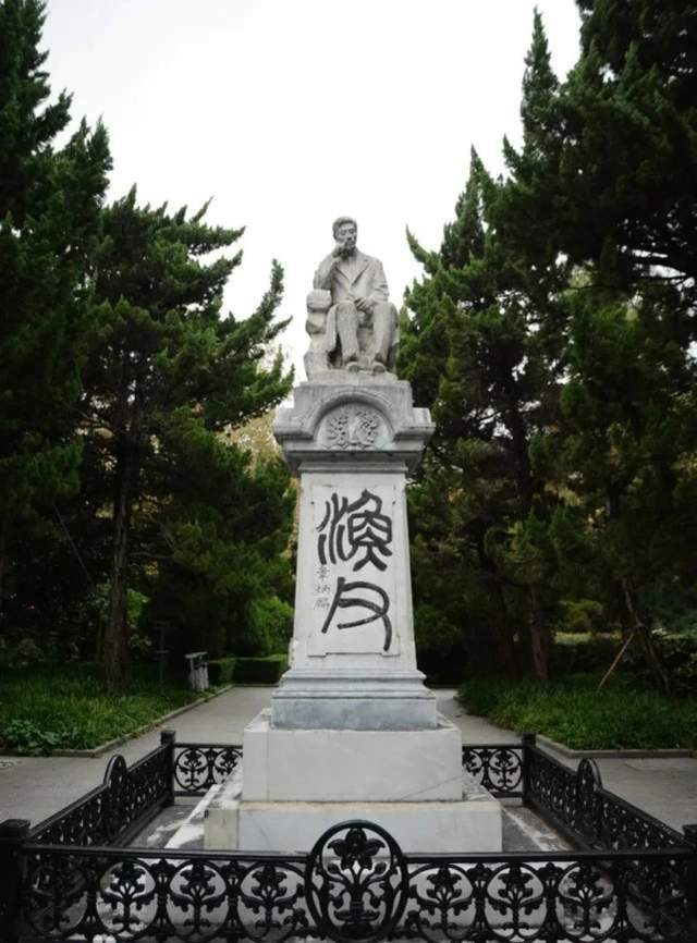 宋教仁墓 渔夫二字乃章太炎所书最后,用上海宋教仁墓碑上于右任先生所