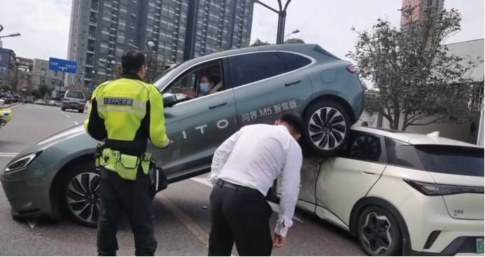 0的車型,據官方表述是接近l3級別的自動駕駛,但是如果這麼高階了