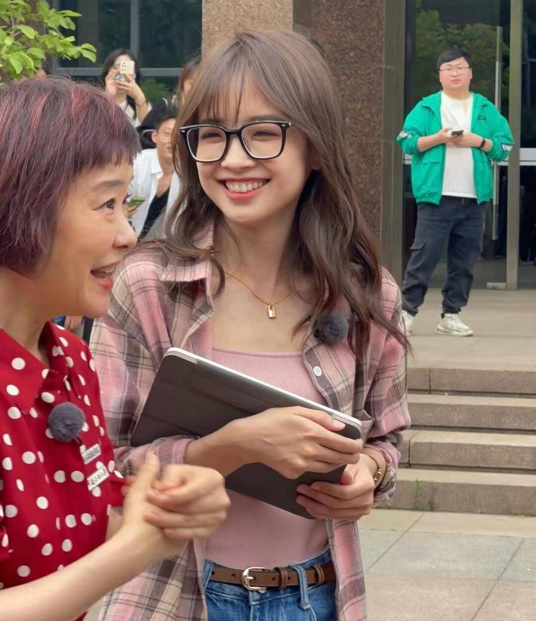 王冰冰是中国大陆记者,主持人,1990年出生的up主,2016年加入中央广播