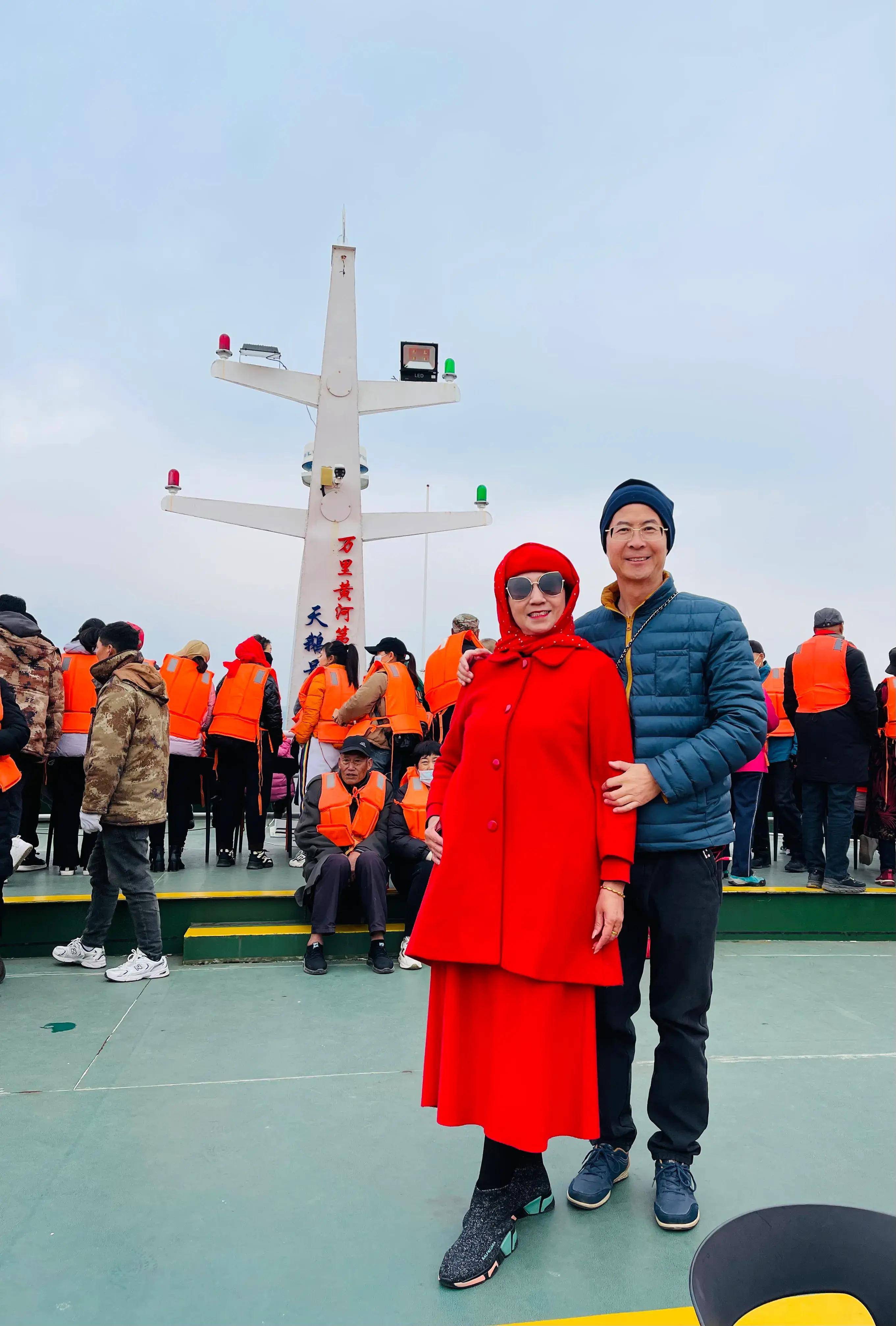 焦作"快乐之旅"千名游客游览三门峡市天鹅湖,乘游轮畅游黄河!