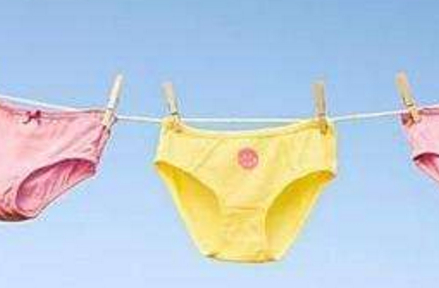 2,不勤换内裤女人在小便之后会有残留的尿液和分泌物粘在女人的内裤上