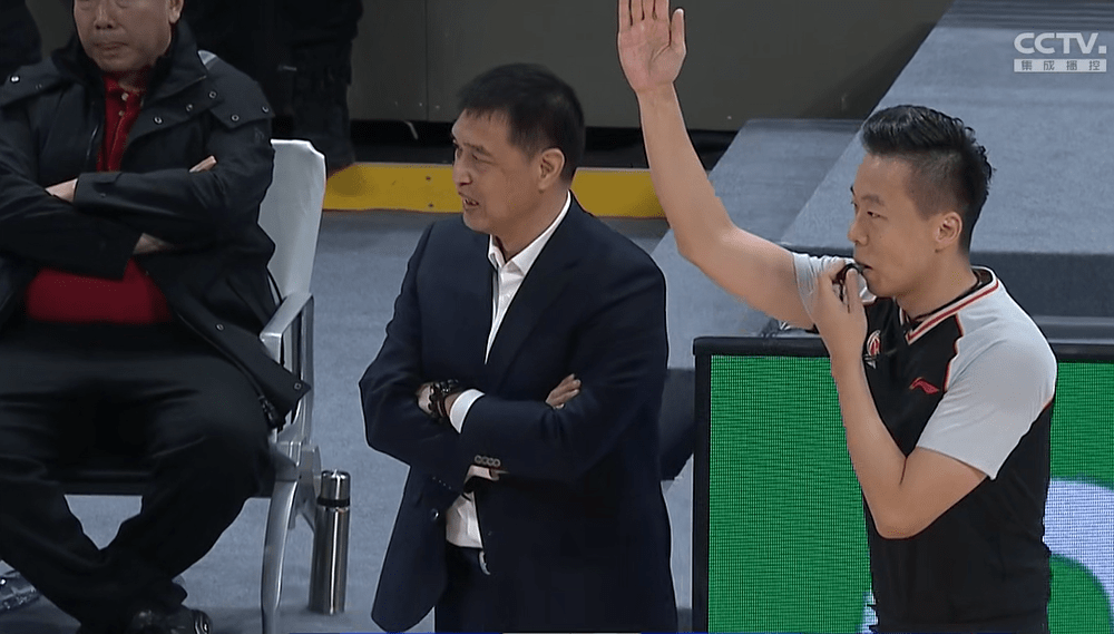 此番较量,京城德比大战,闵鹿蕾带着北控重返首钢主场,他安排李玮颢,费