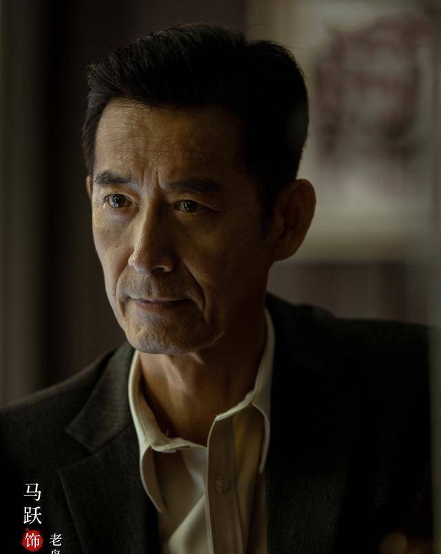 老猫头鹰由资深演员马跃饰演,是我们的特工联系人,但背后却有着不为人