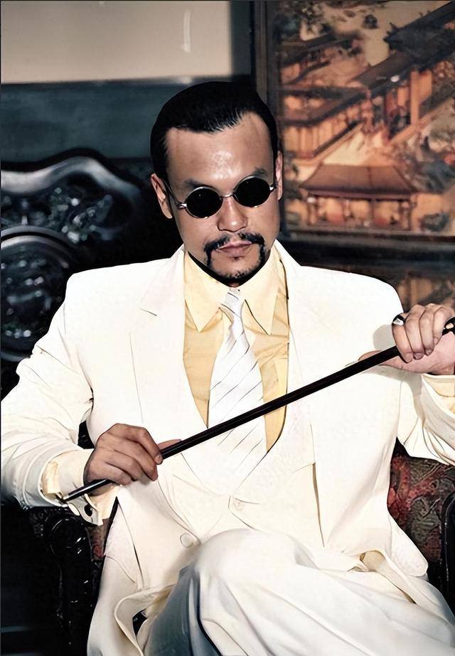 他的演技和艺术成就为儿子廖凡的成长提供了无尽的启发.