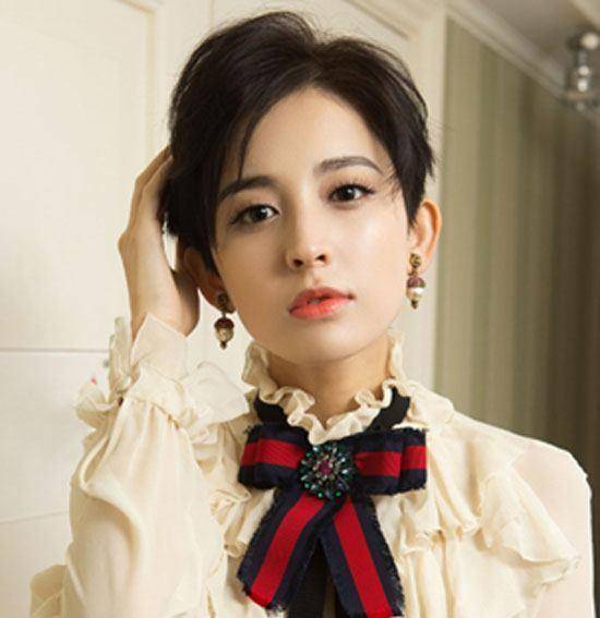 为张翰点赞了,古力娜扎剪短发的新造型已经帅过你了!