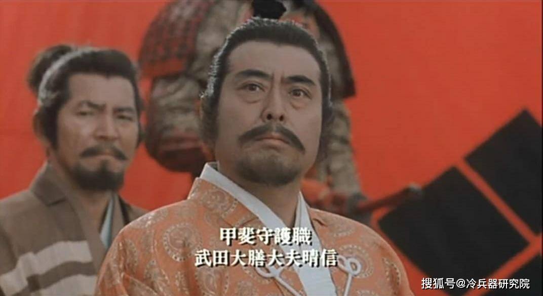 而且从经济角度来说,甲斐国的年产粮只有277666石,信浓的年产粮却高达