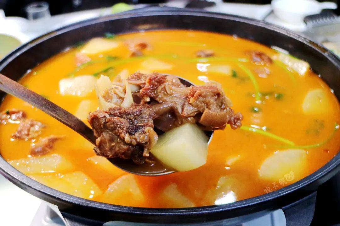 锅仔羊肉,秋冬进补正当季,温补强身,暖心暖胃,清甜无渣的白萝卜也好味