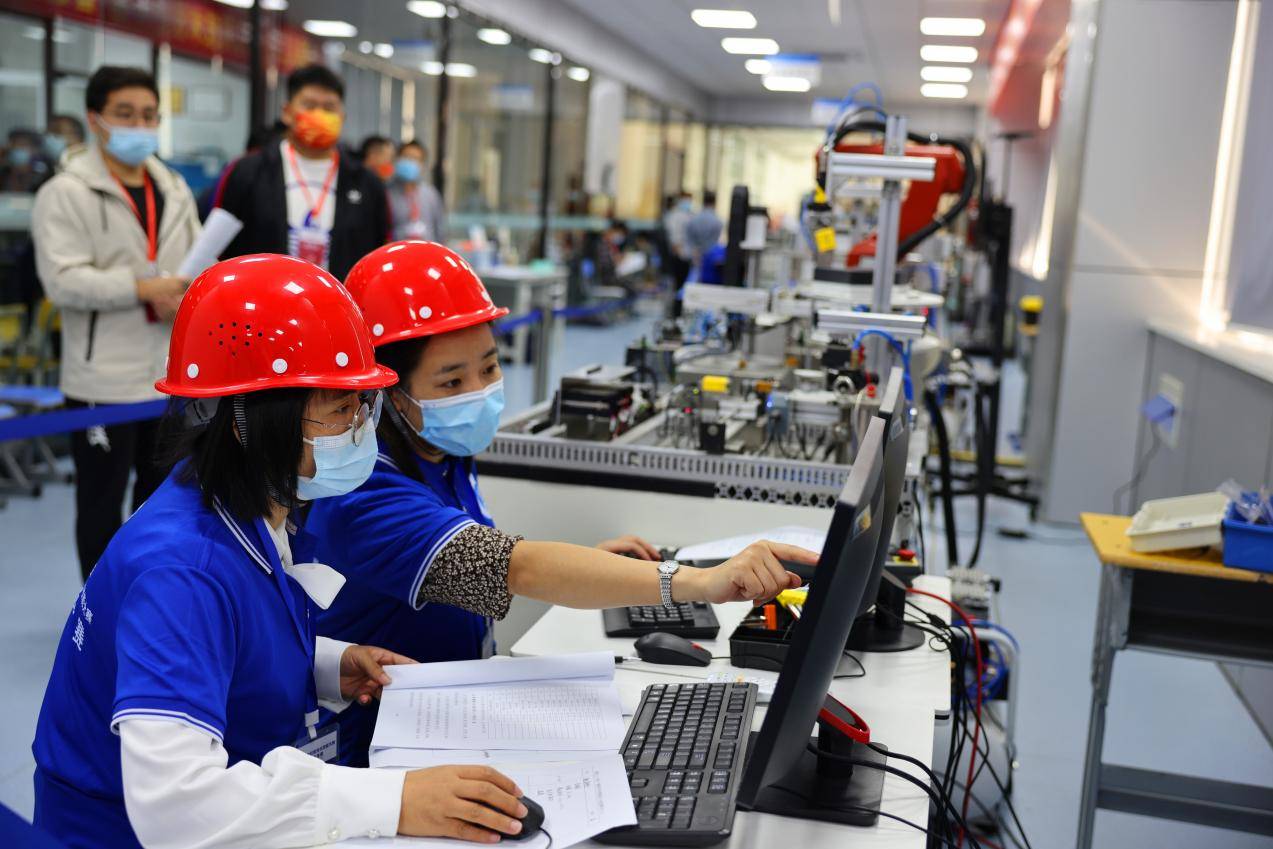 聚焦技能提升:高级蓝领越来越吃香,技高者多得