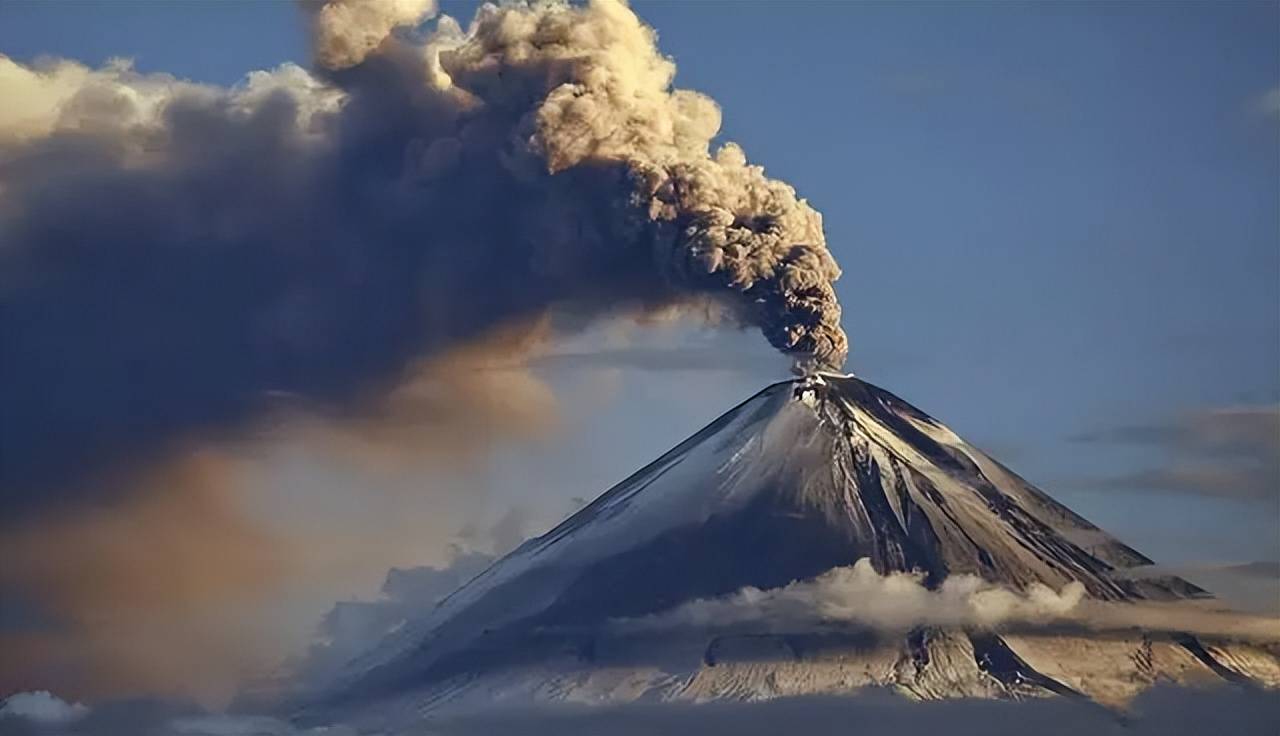 日本富士山火山爆发图片