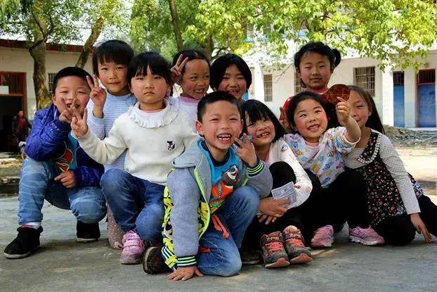 《情满雪阳花:曾经暗恋男同学,长大回国当总裁,女孩还在等他_林婷