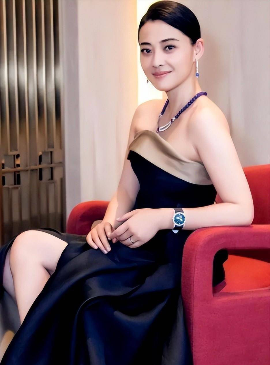 梅婷确实随着年龄的增长而变得越来越年轻!