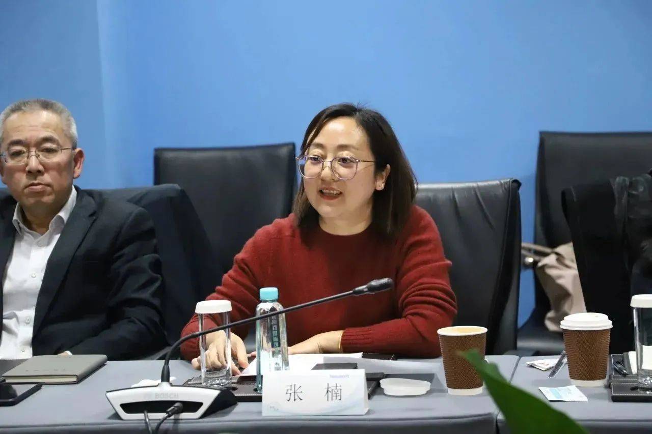 甜第二阶段的"医疗器械产业发展座谈会",省卫健委中医健康处处长刘嵘