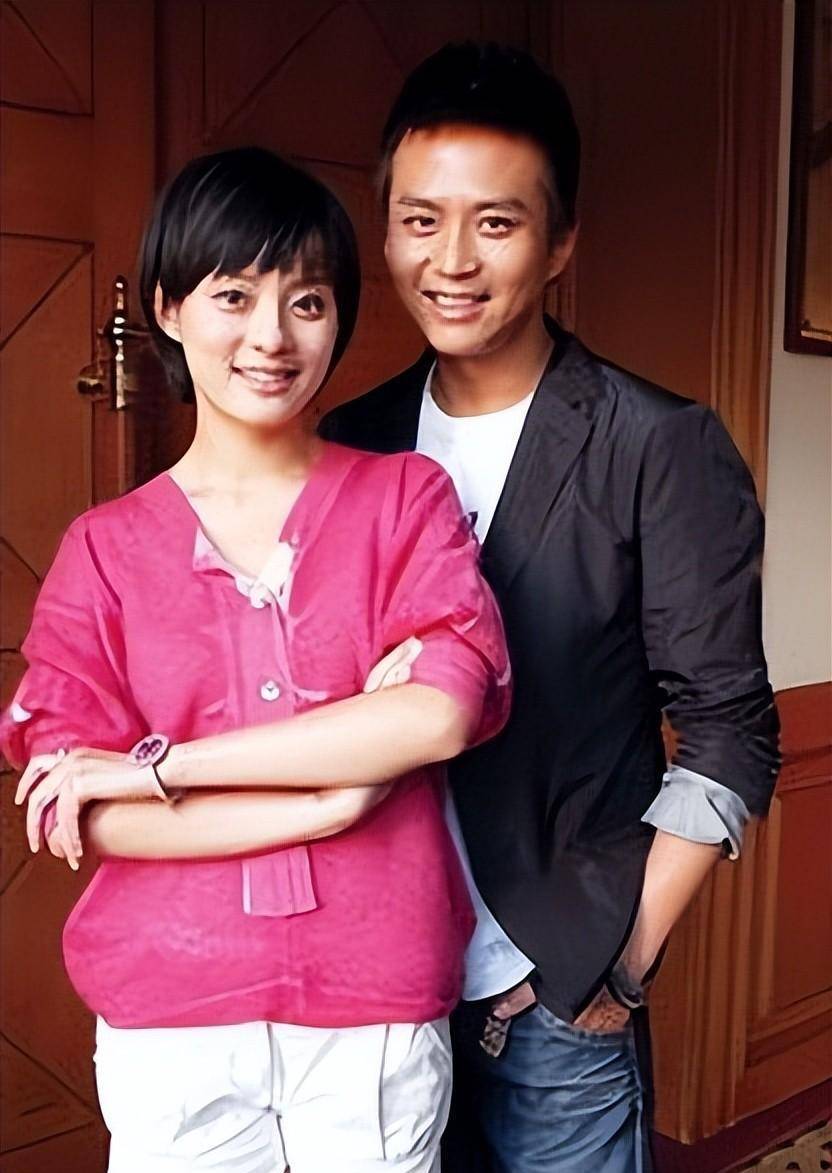 2007年,他在《艰难爱情》中与车晓有吻戏.