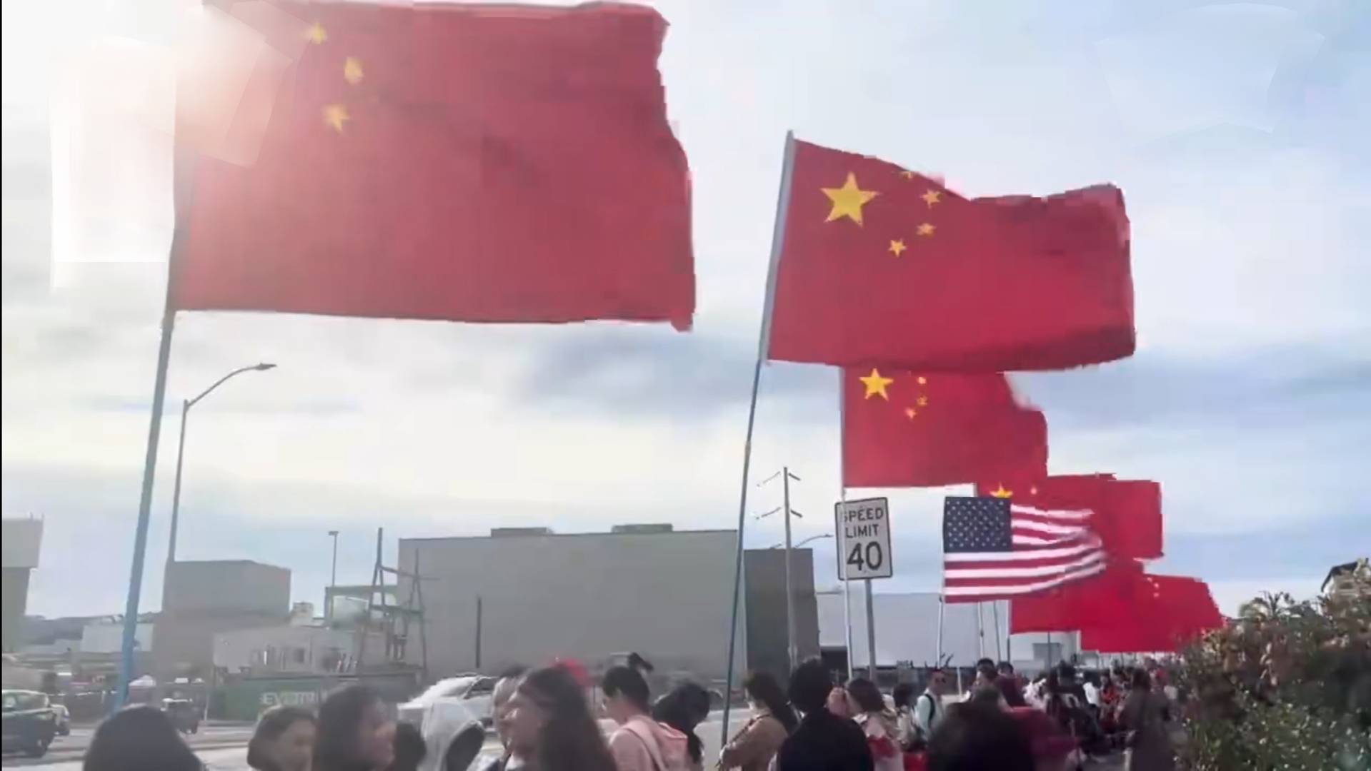 看到美国街道华人夹道欢迎,让人无比激动!_中国_生活_条件下