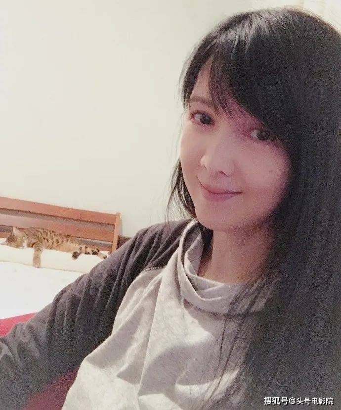 周慧敏低调迎56岁生日!