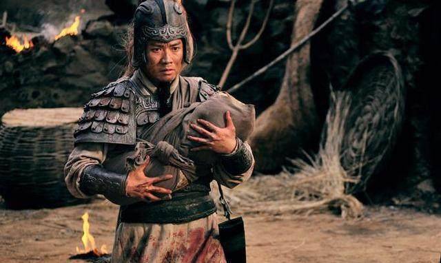 完美男人赵云,救阿斗却遭刘备差评,一时心软致终生难出头_笔者_原因