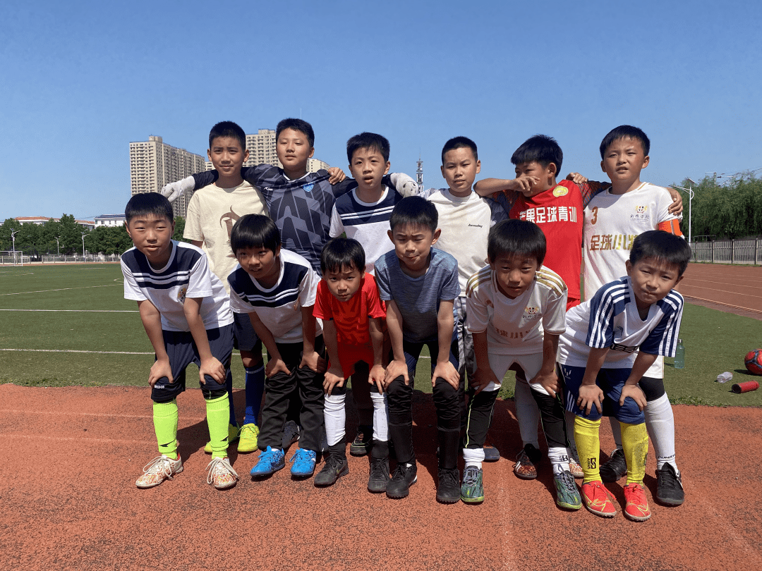 以体育人——三河市燕桥小学参加三河市中小学五人制足球比赛荣获团体