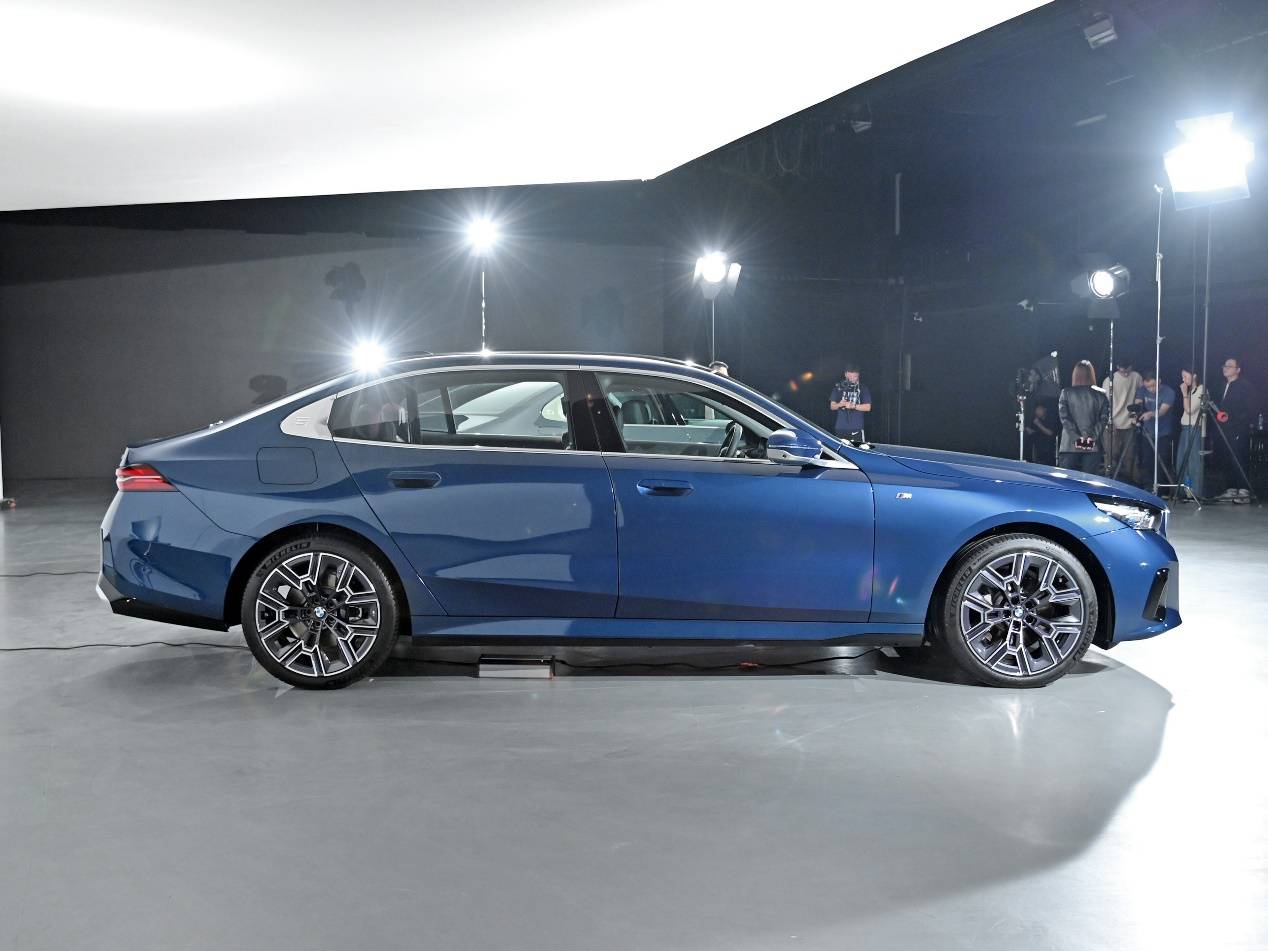 2023广州车展 全新宝马5系首发亮相 idrive 8.5系统/2.