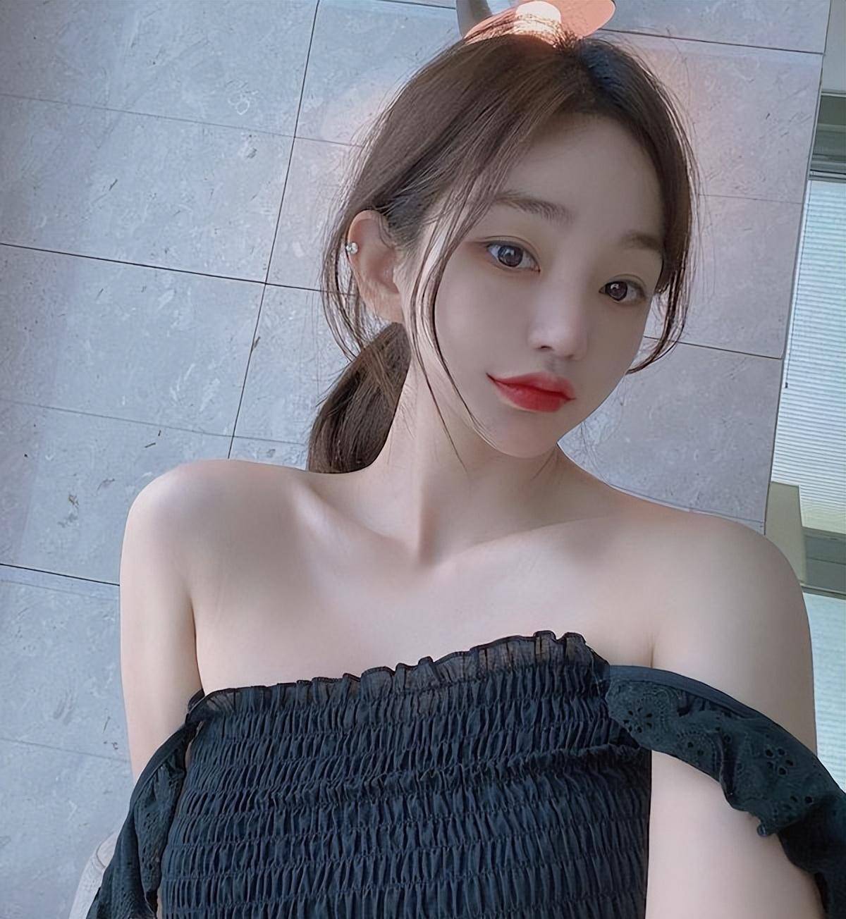 2024韩国网红魔力新星 清纯妩媚身材无法抗拒