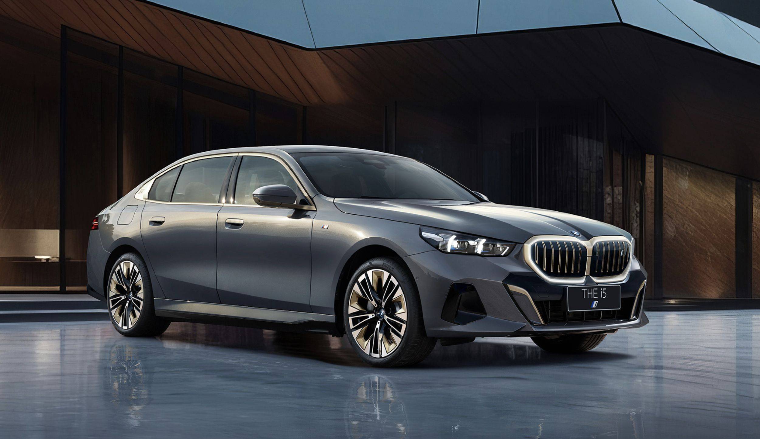 他说:"作为宝马集团在中国最成功的车型,bmw 5系赢得了超过200万中国