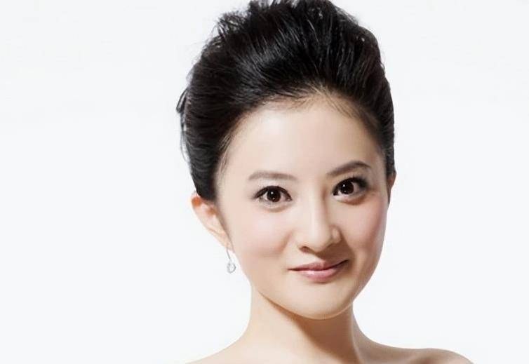 她19岁考上北大,撒贝宁暗恋过她,王艳曾给她配戏,今43岁怎样了_金铭