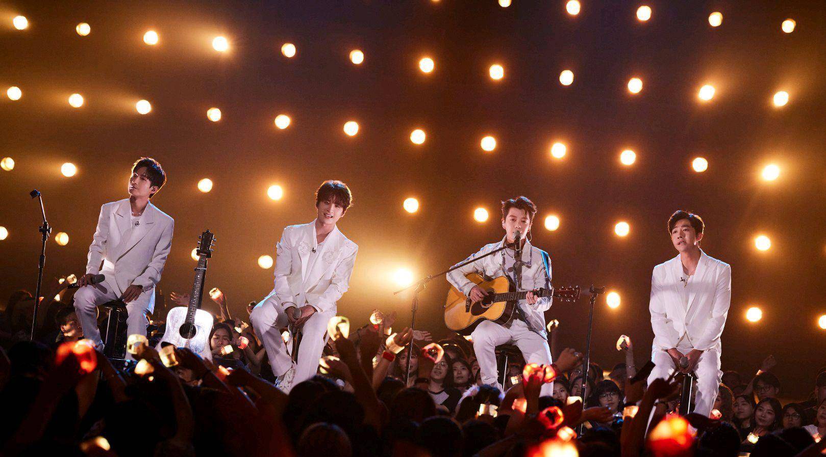 除此之外,还有林俊杰,张惠妹,蔡依林,孙燕姿,伍佰,苏打绿,告五人,凤凰