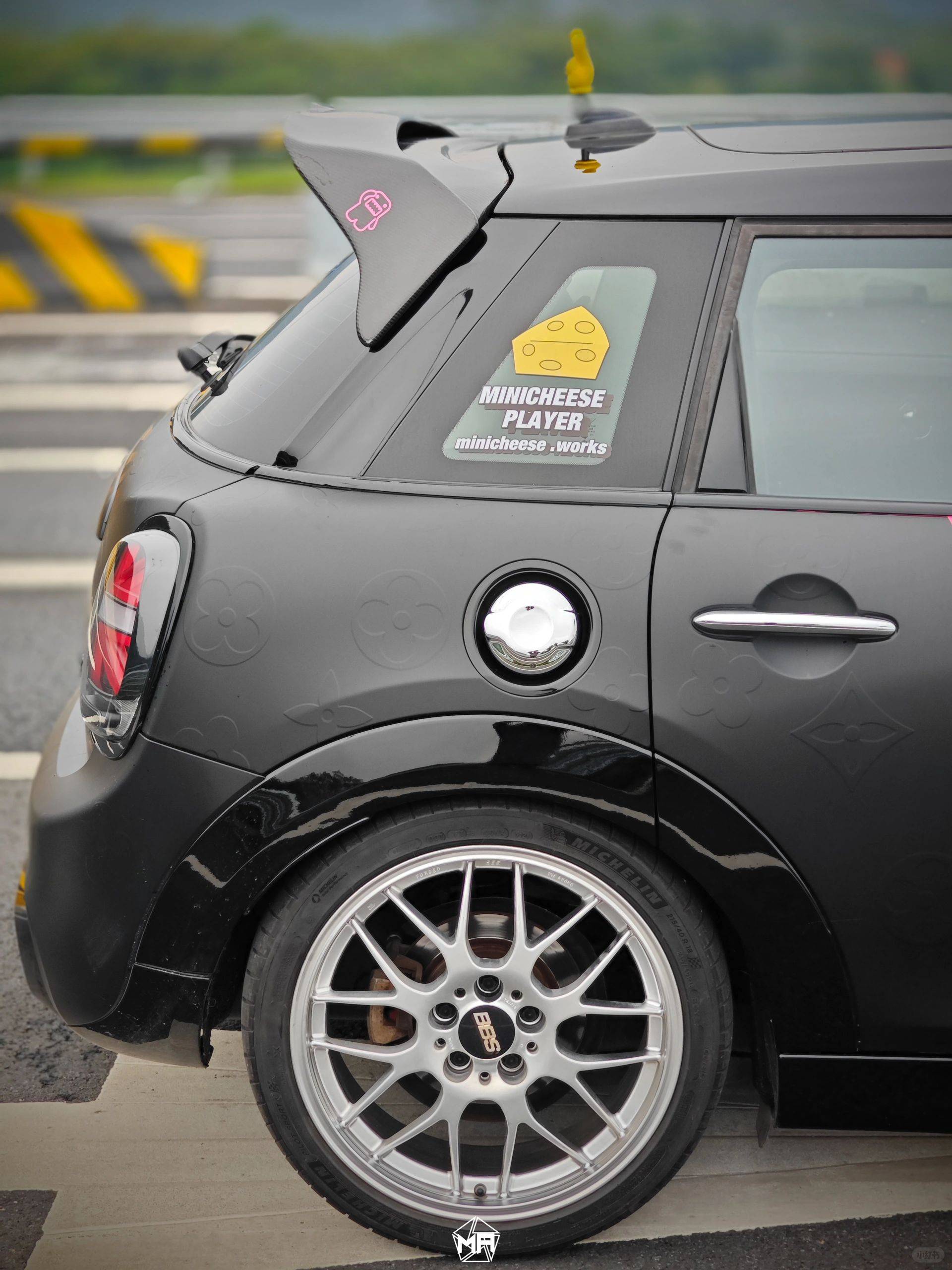 宝马mini-矩阵改色膜消光暗影黑 甜菜根紫_个性_黑色_粉色