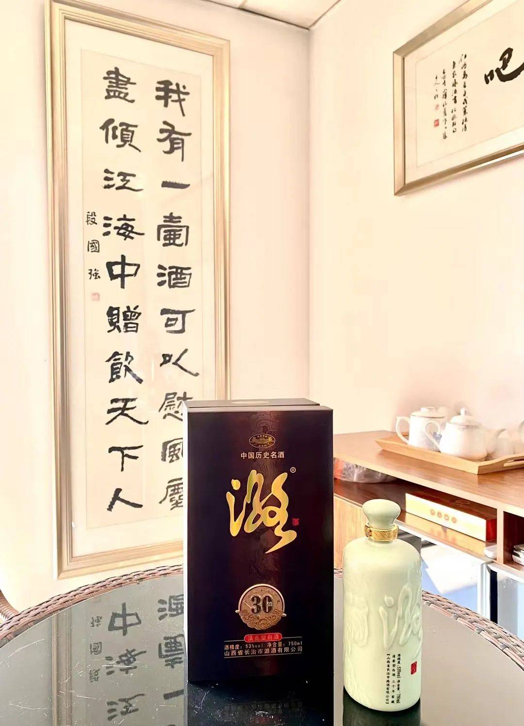 对比品鉴:潞酒天青瓷30,汾酒青花瓷40,汾酒青花瓷30,汾酒55度丝绸之路