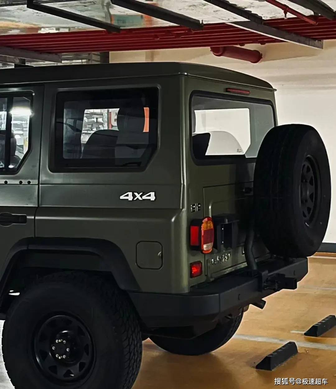 新一代bj212登场,售价超10w,2.4t引擎 四驱,真帅气_搜狐汽车_搜狐网